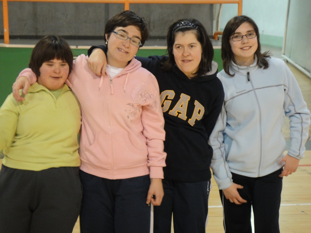 Deportistas de Aviva en baloncesto